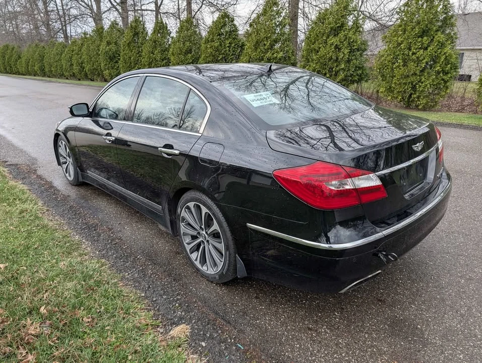 2013 Hyundai Genesis - Image 10 of 17