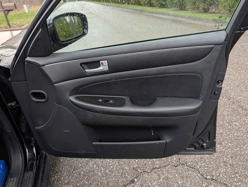 2013 Hyundai Genesis - Image 6 of 17