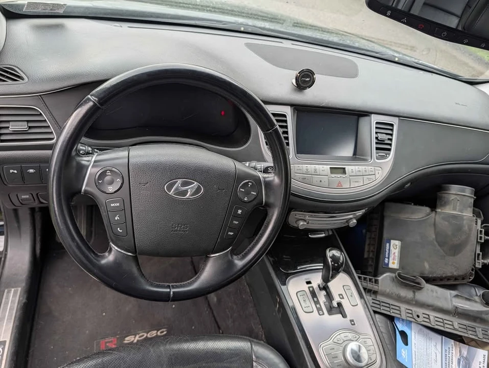 2013 Hyundai Genesis - Image 14 of 17