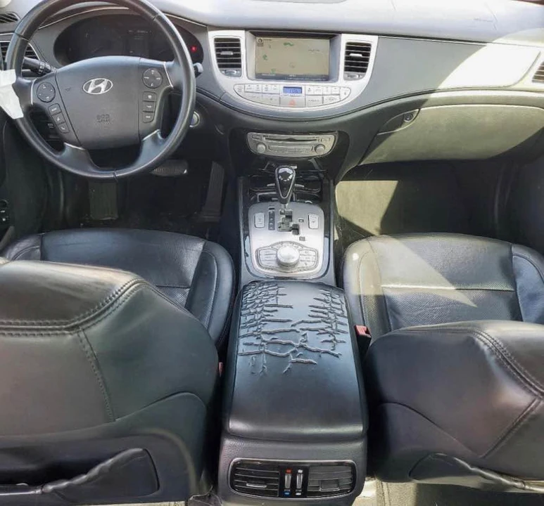 2013 Hyundai Genesis - Image 2 of 3