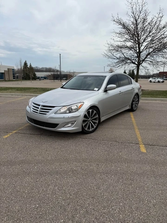 2013 Hyundai Genesis - Image 2 of 7