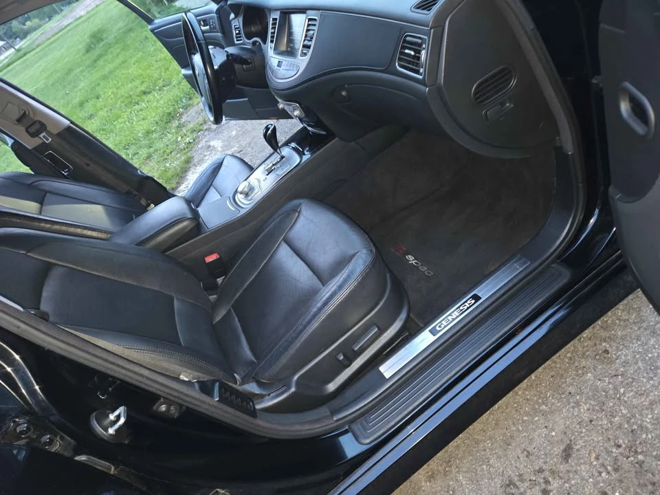 2013 Hyundai Genesis - Image 14 of 16