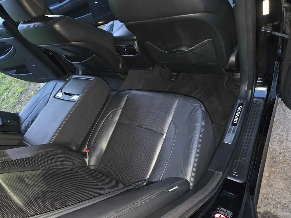 2013 Hyundai Genesis - Image 13 of 16