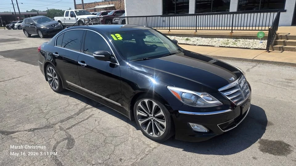 2013 Hyundai Genesis - Image 2 of 10