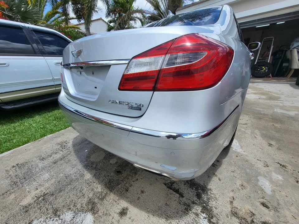2013 Hyundai Genesis - Image 9 of 20