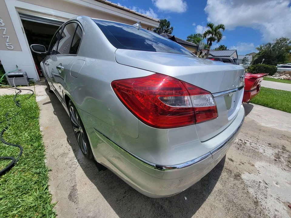 2013 Hyundai Genesis - Image 13 of 20