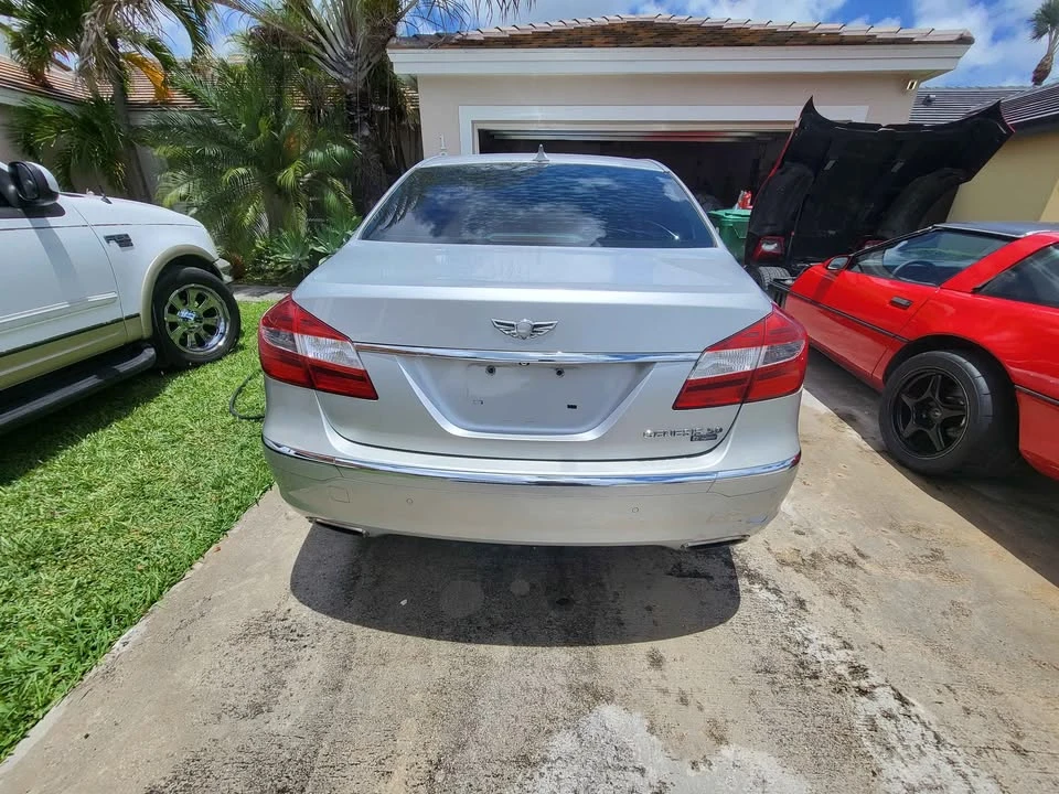 2013 Hyundai Genesis - Image 12 of 20