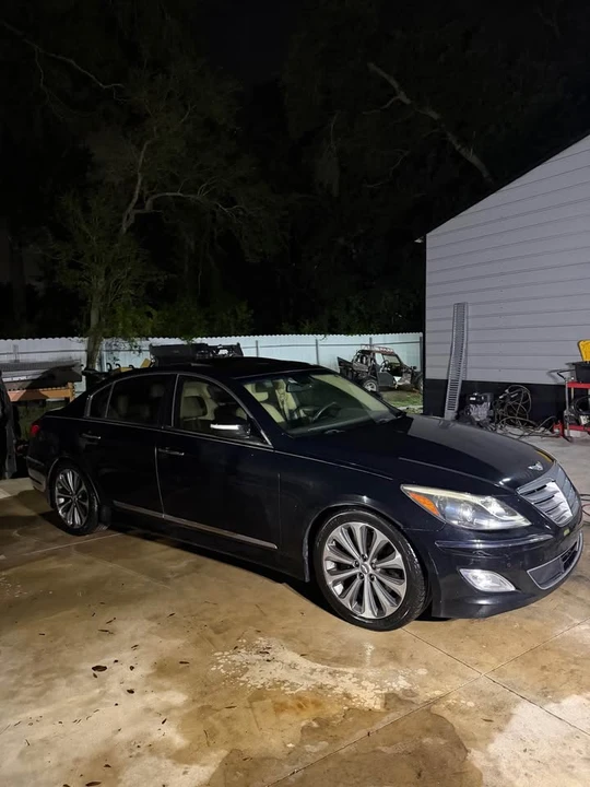 2013 Hyundai Genesis - Image 2 of 8
