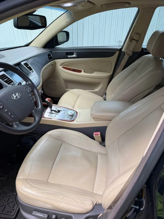 2013 Hyundai Genesis - Image 4 of 8