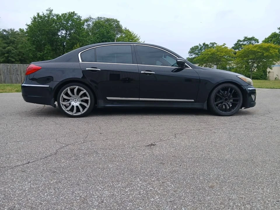 2013 Hyundai Genesis - Image 11 of 21