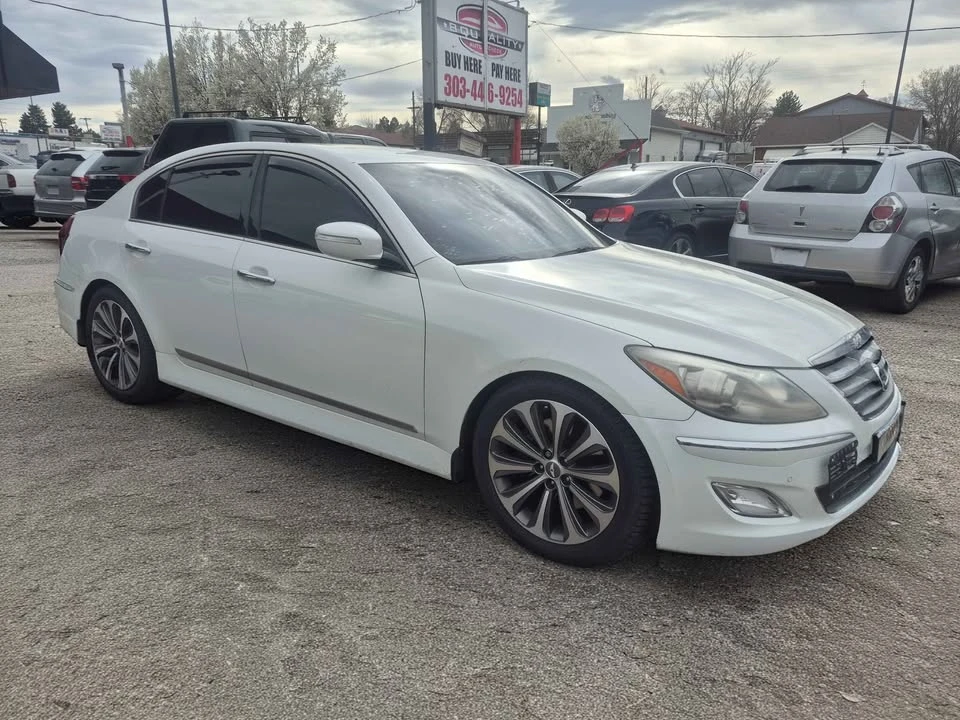 2013 Hyundai Genesis - Image 2 of 4