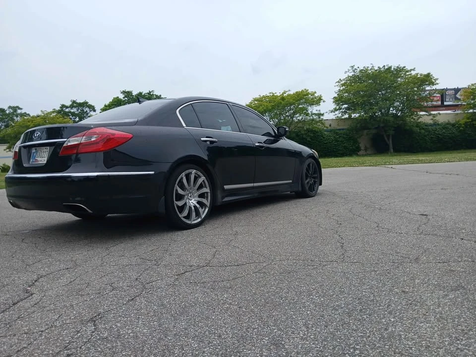 2013 Hyundai Genesis - Image 16 of 21