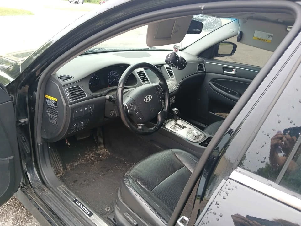 2013 Hyundai Genesis - Image 10 of 21