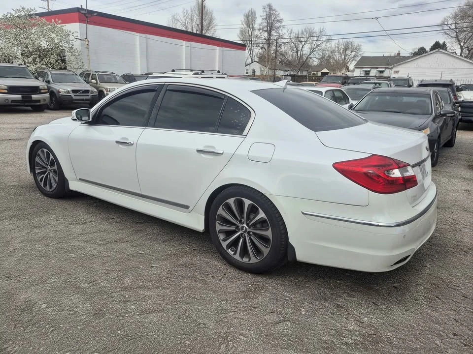2013 Hyundai Genesis - Image 3 of 4