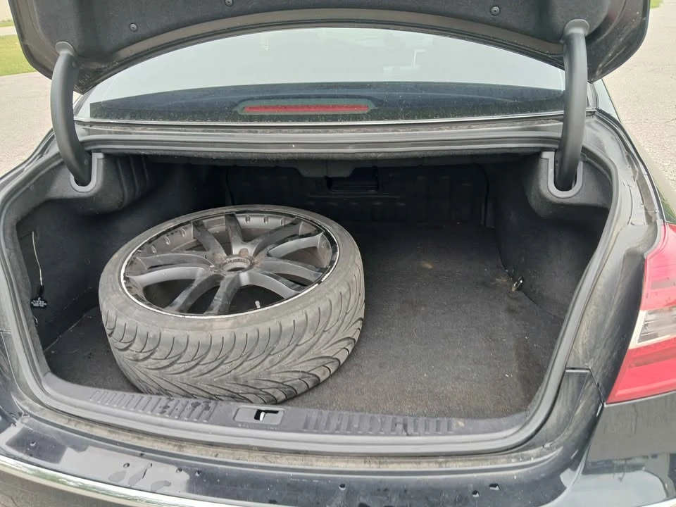 2013 Hyundai Genesis - Image 8 of 21