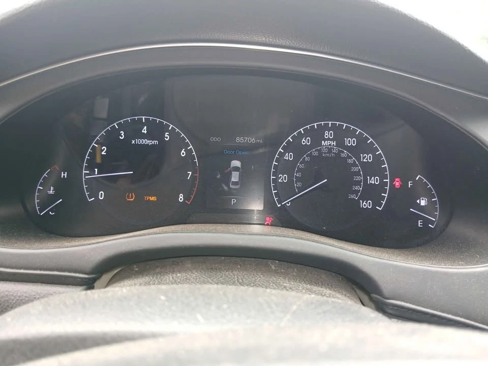 2013 Hyundai Genesis - Image 9 of 21