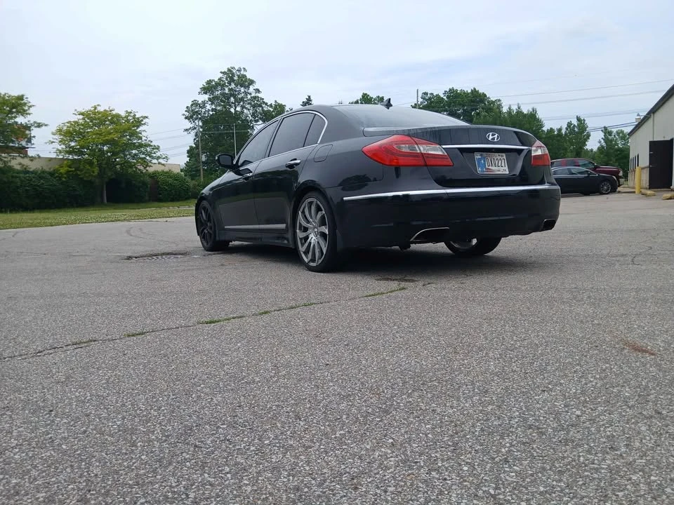 2013 Hyundai Genesis - Image 13 of 21