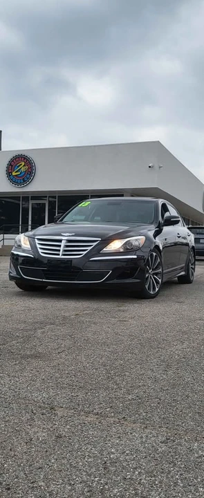 2013 Hyundai Genesis - Image 2 of 17
