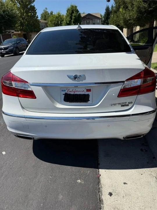 2013 Hyundai Genesis - Image 3 of 10