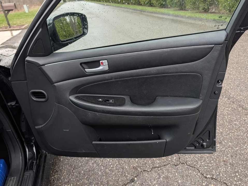 2013 Hyundai Genesis - Image 5 of 17