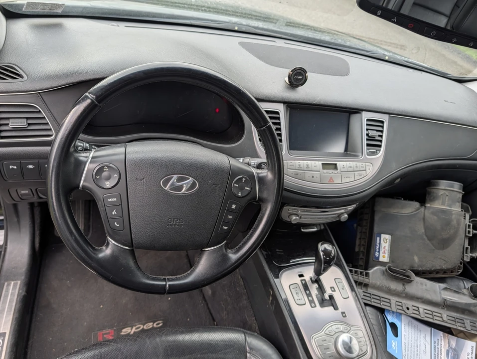 2013 Hyundai Genesis - Image 13 of 17