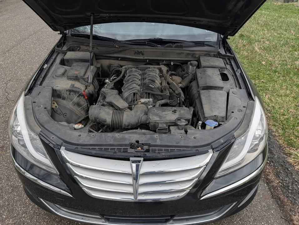 2013 Hyundai Genesis - Image 15 of 17