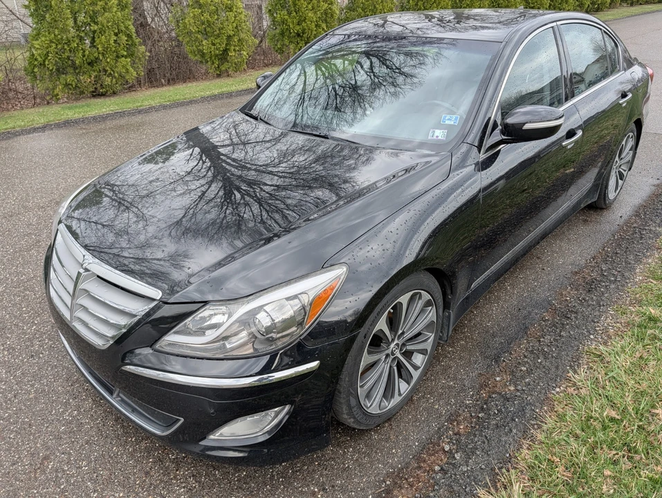 2013 Hyundai Genesis - Image 14 of 17