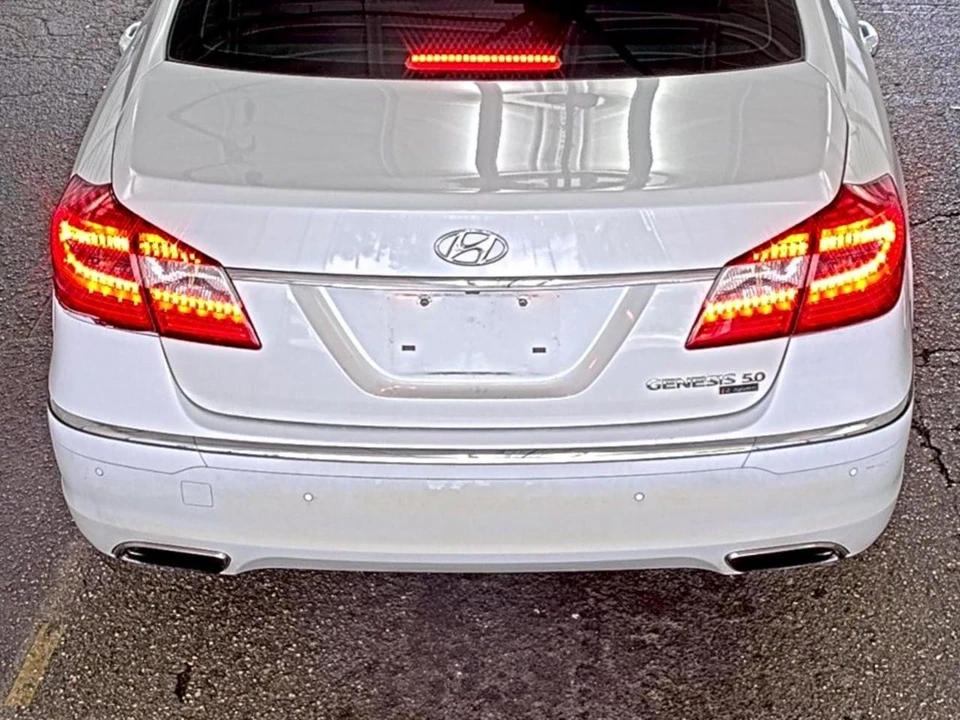 2013 Hyundai Genesis - Image 7 of 12