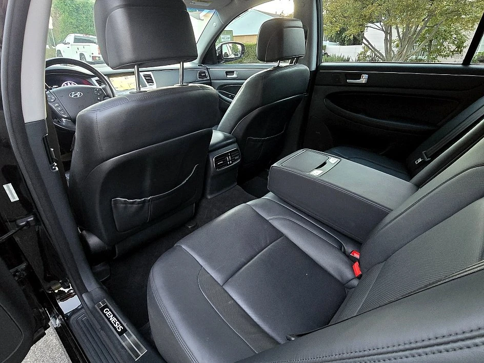 2013 Hyundai Genesis - Image 14 of 18