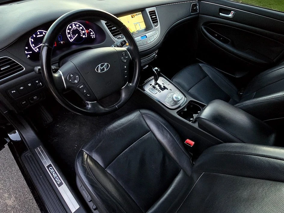 2013 Hyundai Genesis - Image 12 of 18