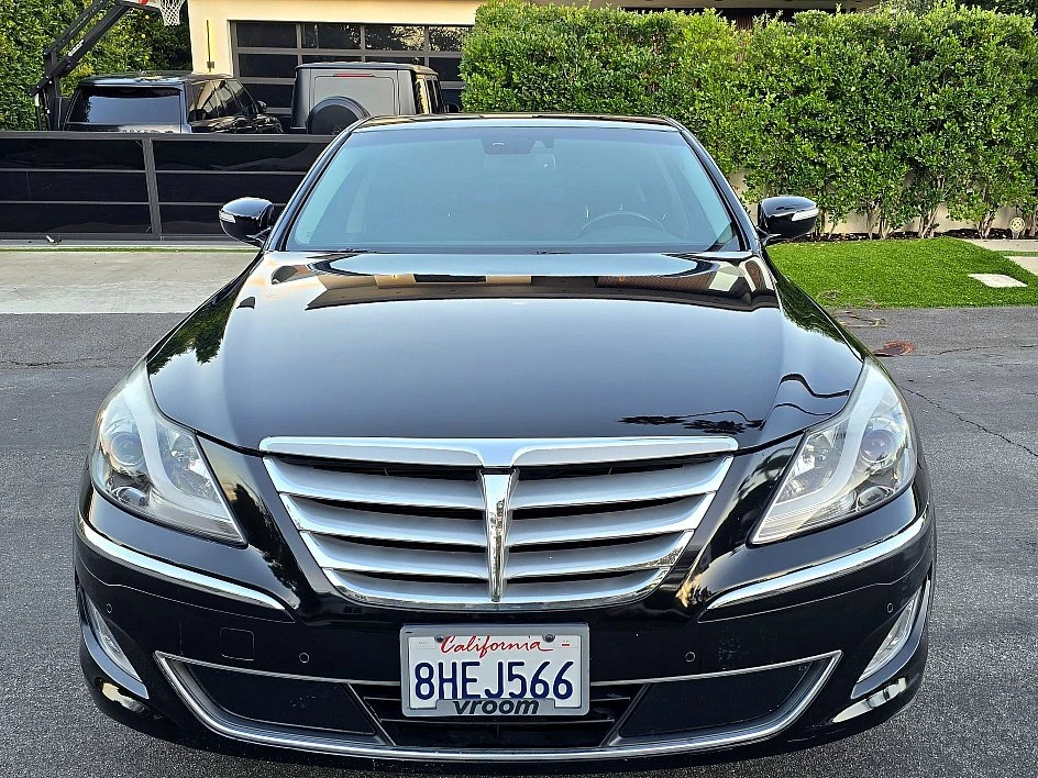 2013 Hyundai Genesis - Image 2 of 18