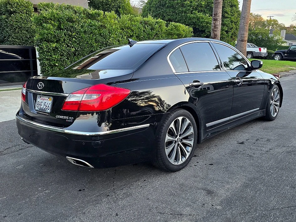 2013 Hyundai Genesis - Image 6 of 18