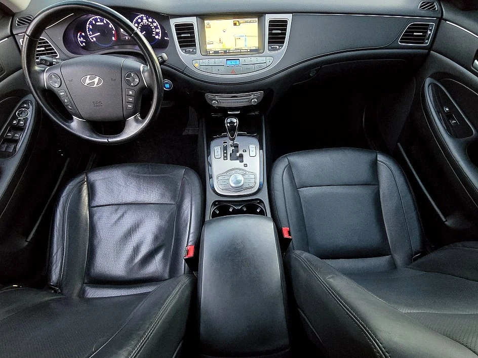 2013 Hyundai Genesis - Image 4 of 18