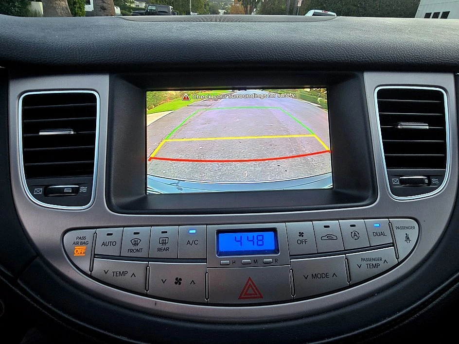 2013 Hyundai Genesis - Image 16 of 18