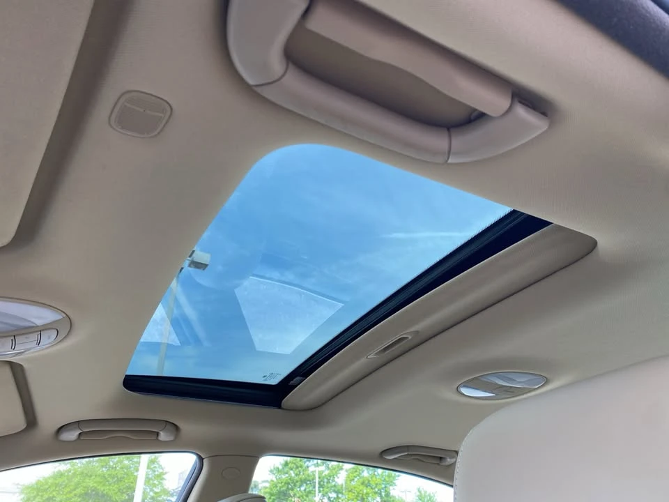 2013 Hyundai Genesis - Image 15 of 19