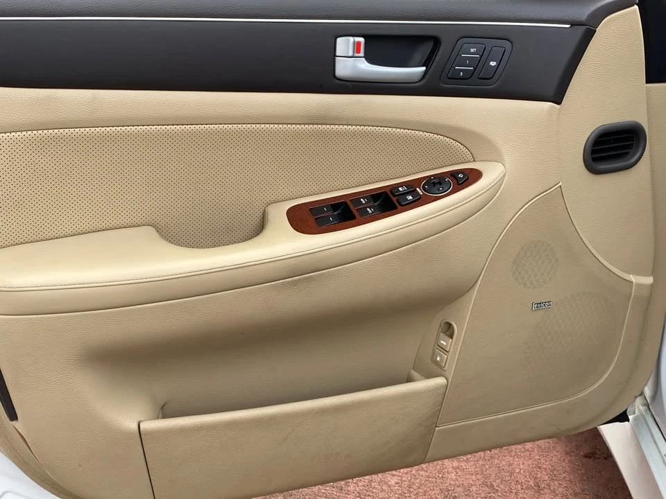 2013 Hyundai Genesis - Image 10 of 19