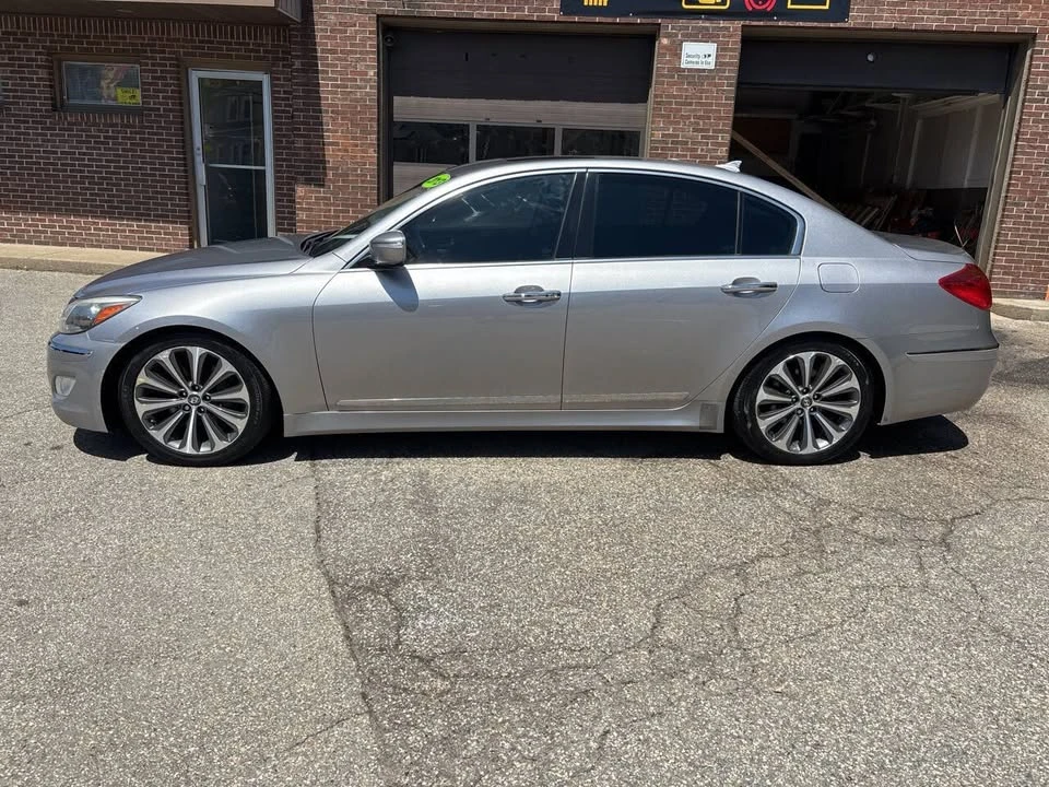 2013 Hyundai Genesis - Image 3 of 10