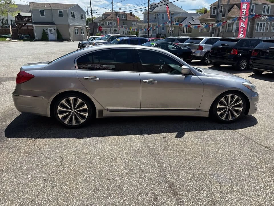 2013 Hyundai Genesis - Image 6 of 10