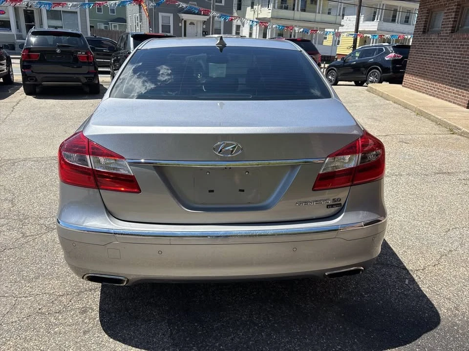 2013 Hyundai Genesis - Image 5 of 10