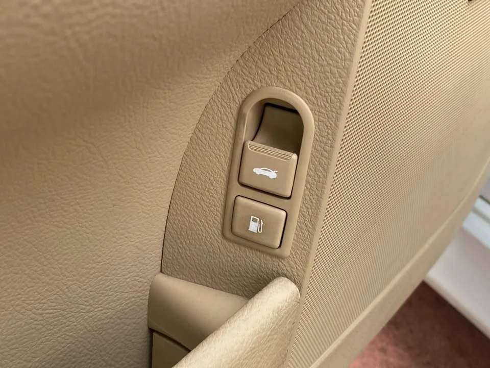 2013 Hyundai Genesis - Image 12 of 19