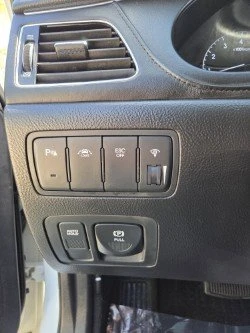2013 Hyundai Genesis - Image 14 of 17