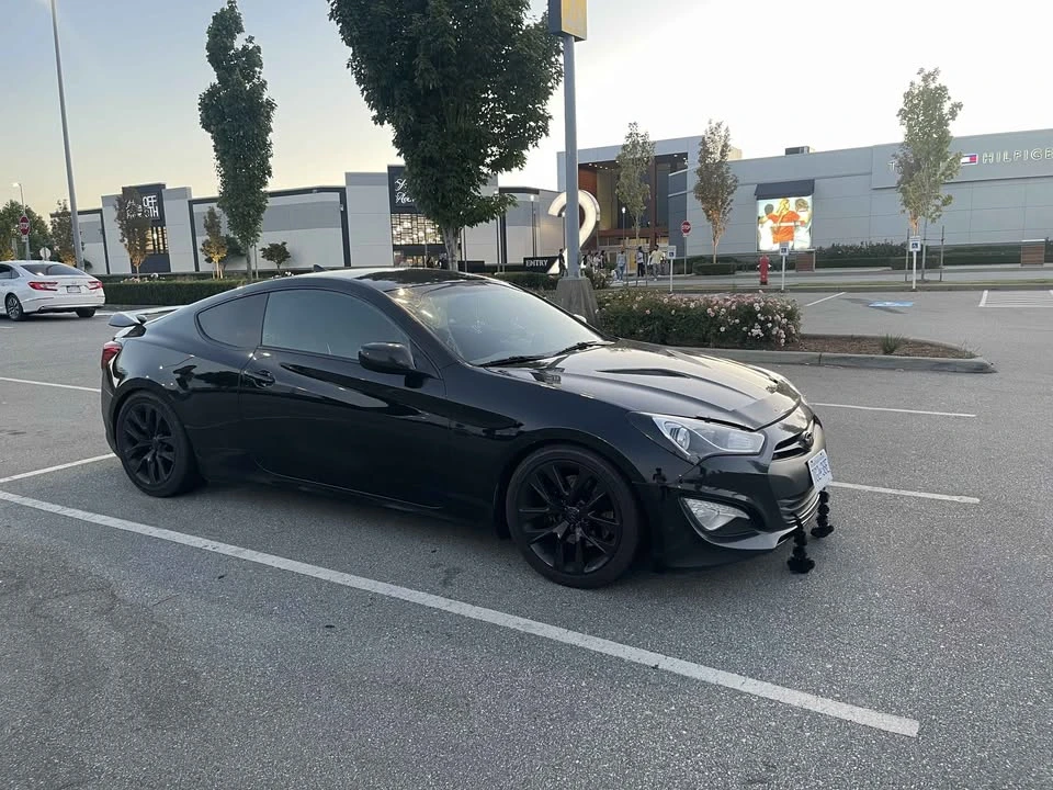 2013 Hyundai Genesis Coupe - Image 2 of 10