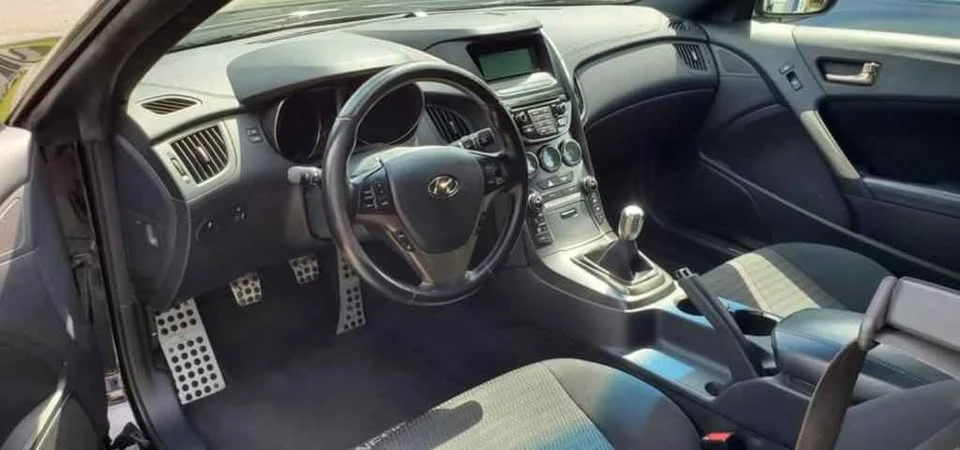 2013 Hyundai Genesis Coupe - Image 9 of 10
