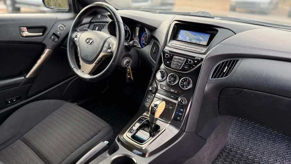 2013 Hyundai Genesis Coupe - Image 14 of 17