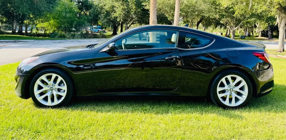 2013 Hyundai Genesis Coupe - Image 11 of 12