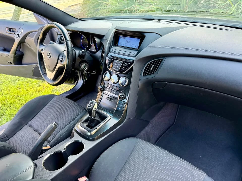 2013 Hyundai Genesis Coupe - Image 8 of 12