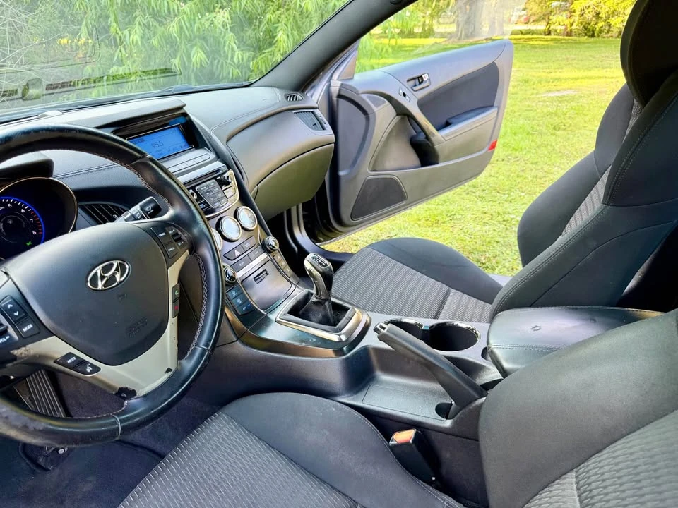 2013 Hyundai Genesis Coupe - Image 10 of 12
