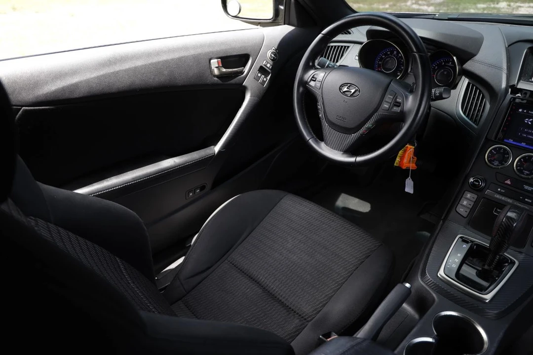 2013 Hyundai Genesis Coupe - Image 20 of 31