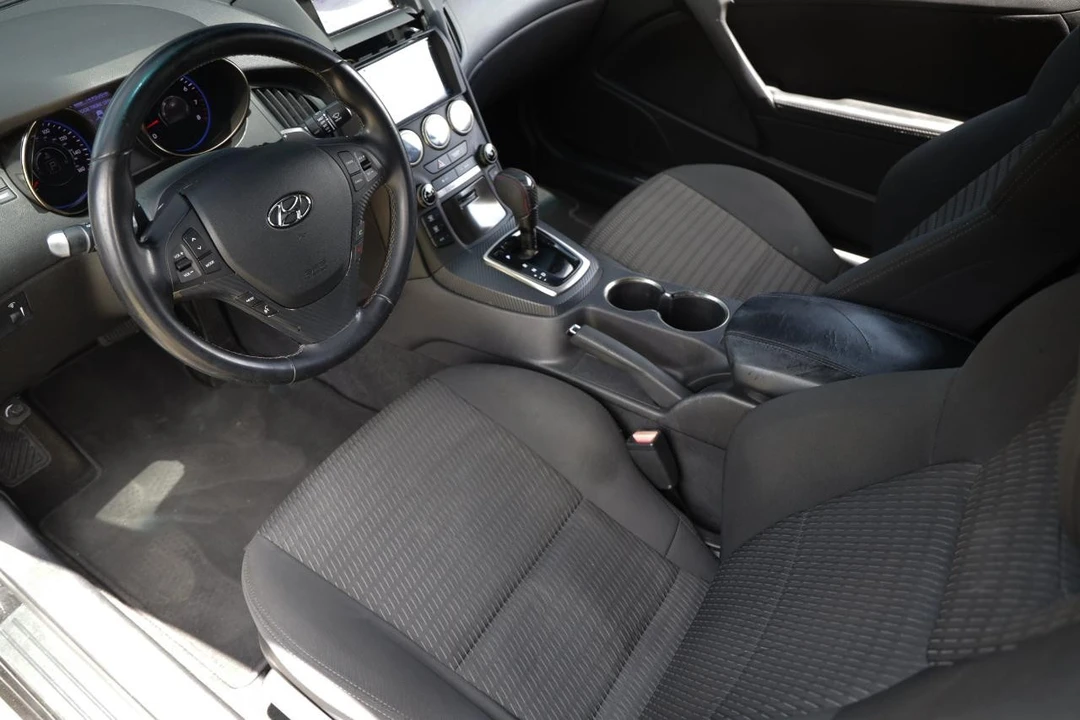 2013 Hyundai Genesis Coupe - Image 4 of 31