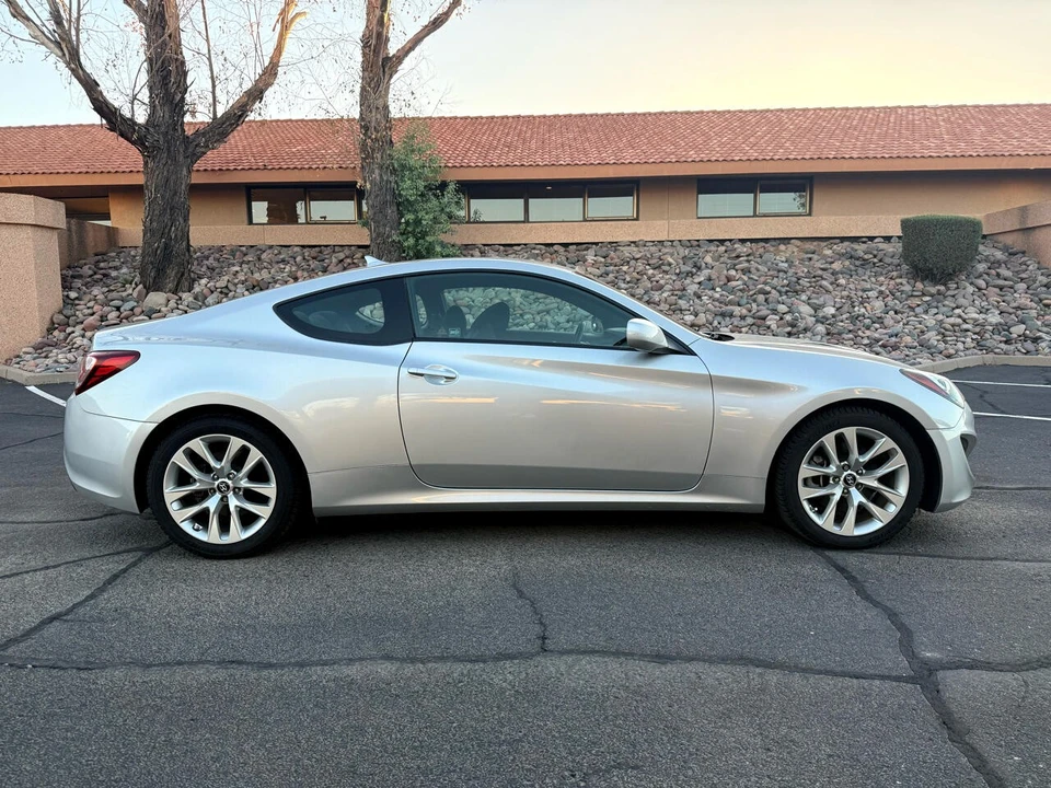 2013 Hyundai Genesis Coupe - Image 2 of 21